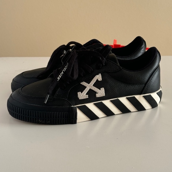 Off-White Vulcanized Sneaker Low Black White FW19 Vulc shoes - Picture 2 of 11
